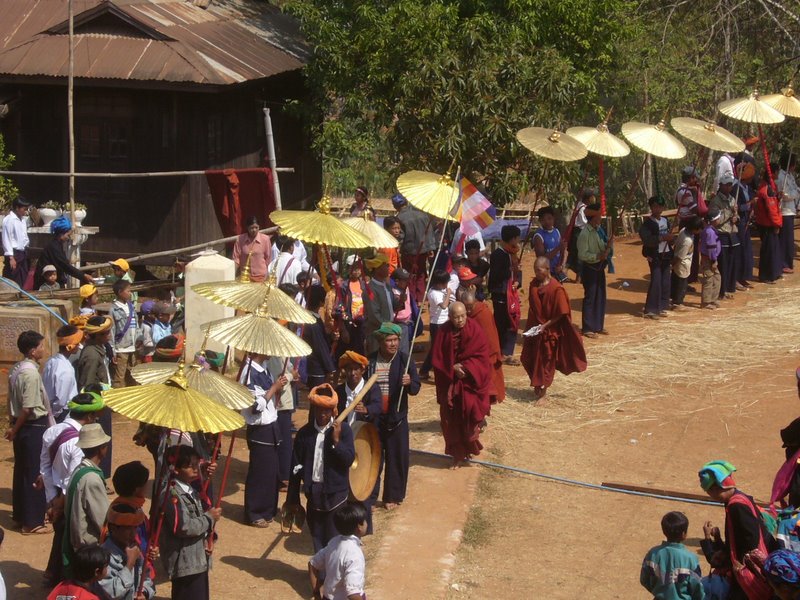Travel - Myanmar - Kalaw Shan - Monks Enter The Monastery